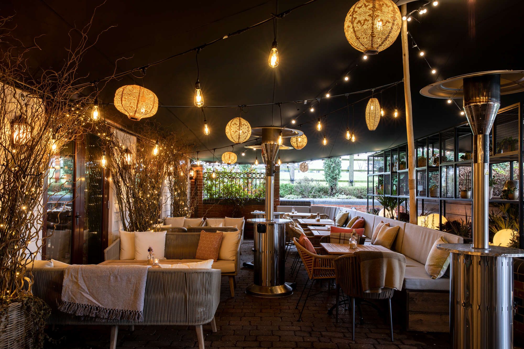 Covered and heated garden at the Half Moon, Windlesham