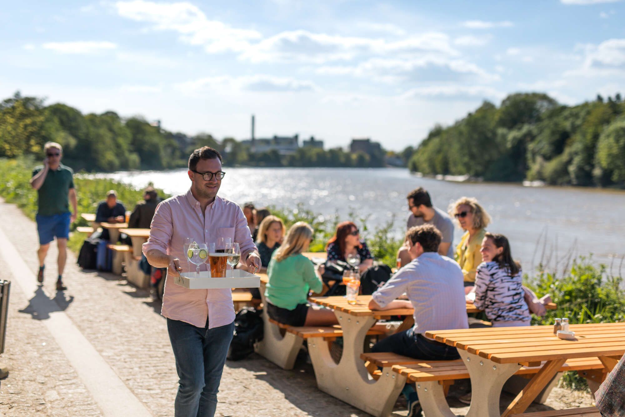 White Hart, Barnes Riverside terrace