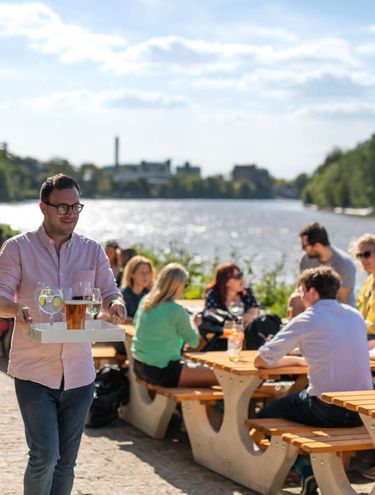 White Hart, Barnes Riverside terrace