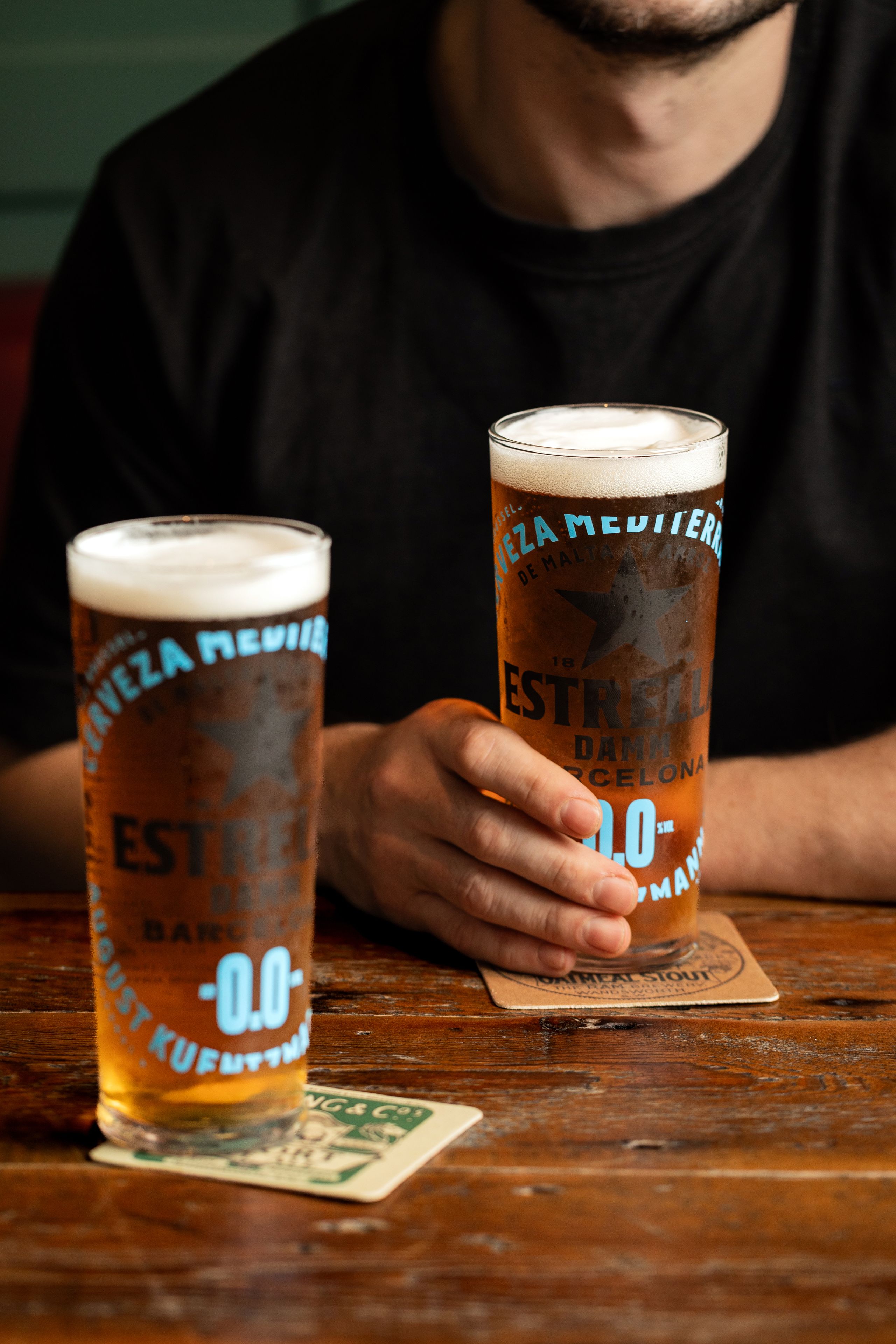 estrella 0.0 at table
