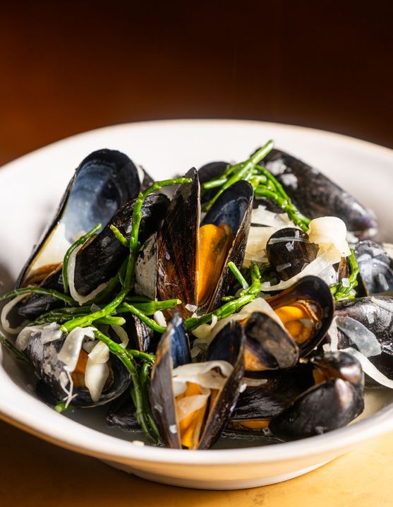 800g Mussels 200ml Suffolk Cyder 80g Samphire 60g Shallot 200g Fennel 50ml Veg oil